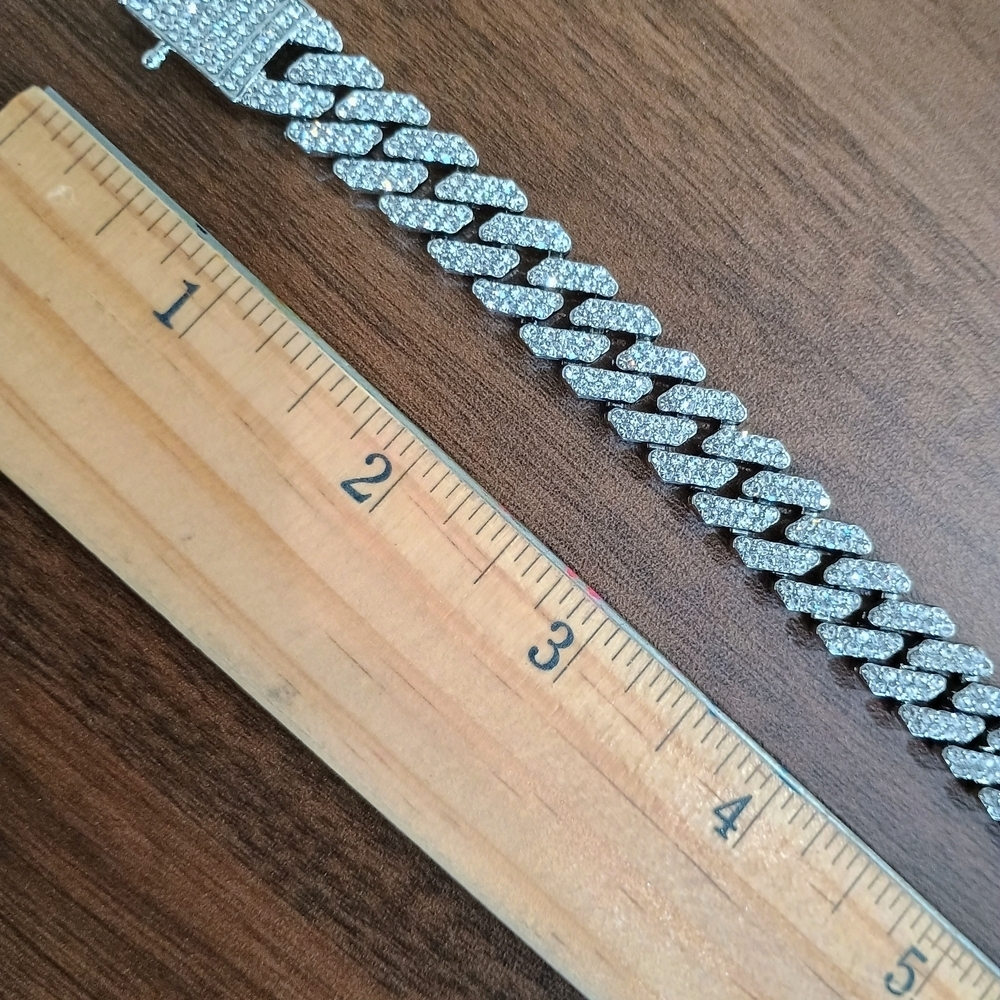 Silver neckless w/ CZ diamonds.